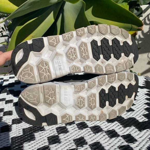 Hoka One One M Conquest - Picture 7 of 10